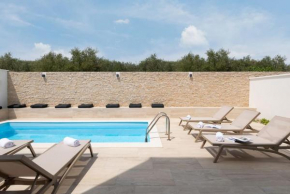 NEW ! Villa Bellatrix 2 - heated pool and jacuzzi